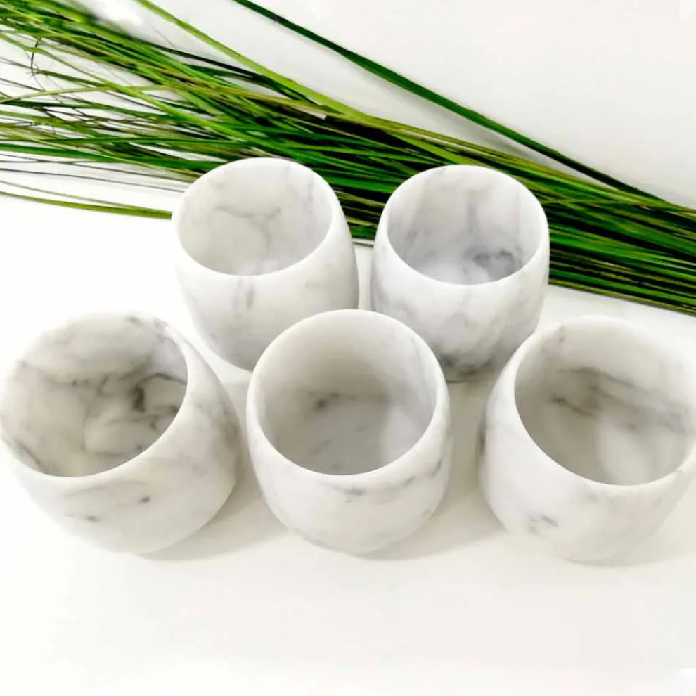 Zusammensetzung von 2 Gläsern aus weißem Carrara-Marmor Made in Italy - Dolla