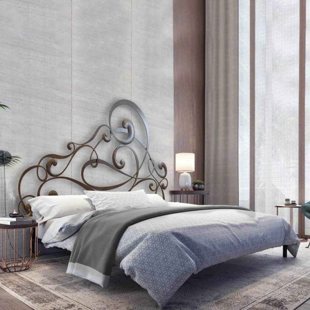 Doppelbett mit Bettrahmen aus Eisen, hergestellt in Italien – Pongo