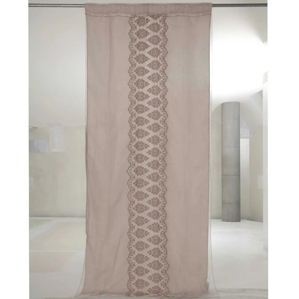 Leichter Leinenvorhang mit Organza und gotischer Stickerei im Luxury Center - Marinella