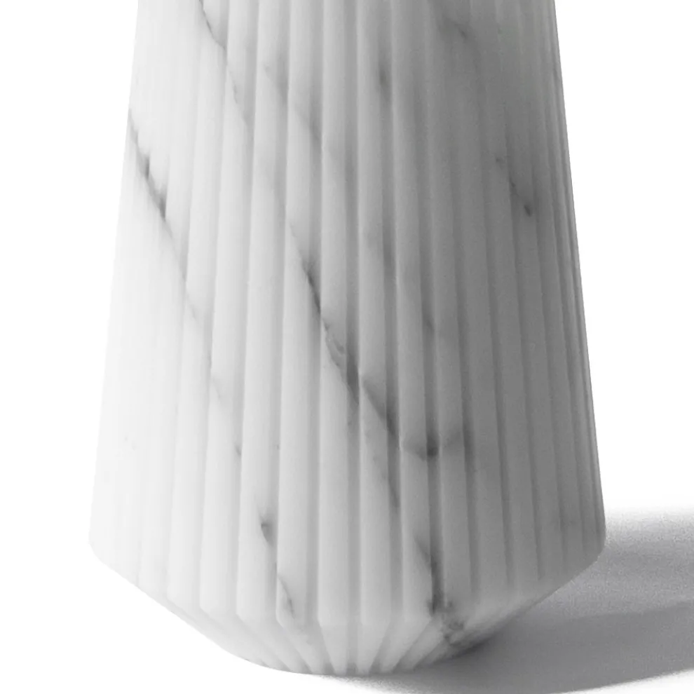 Vase aus weißem Carrara-Marmor oder schwarzem Portoro-Streifen-Design - Kairo