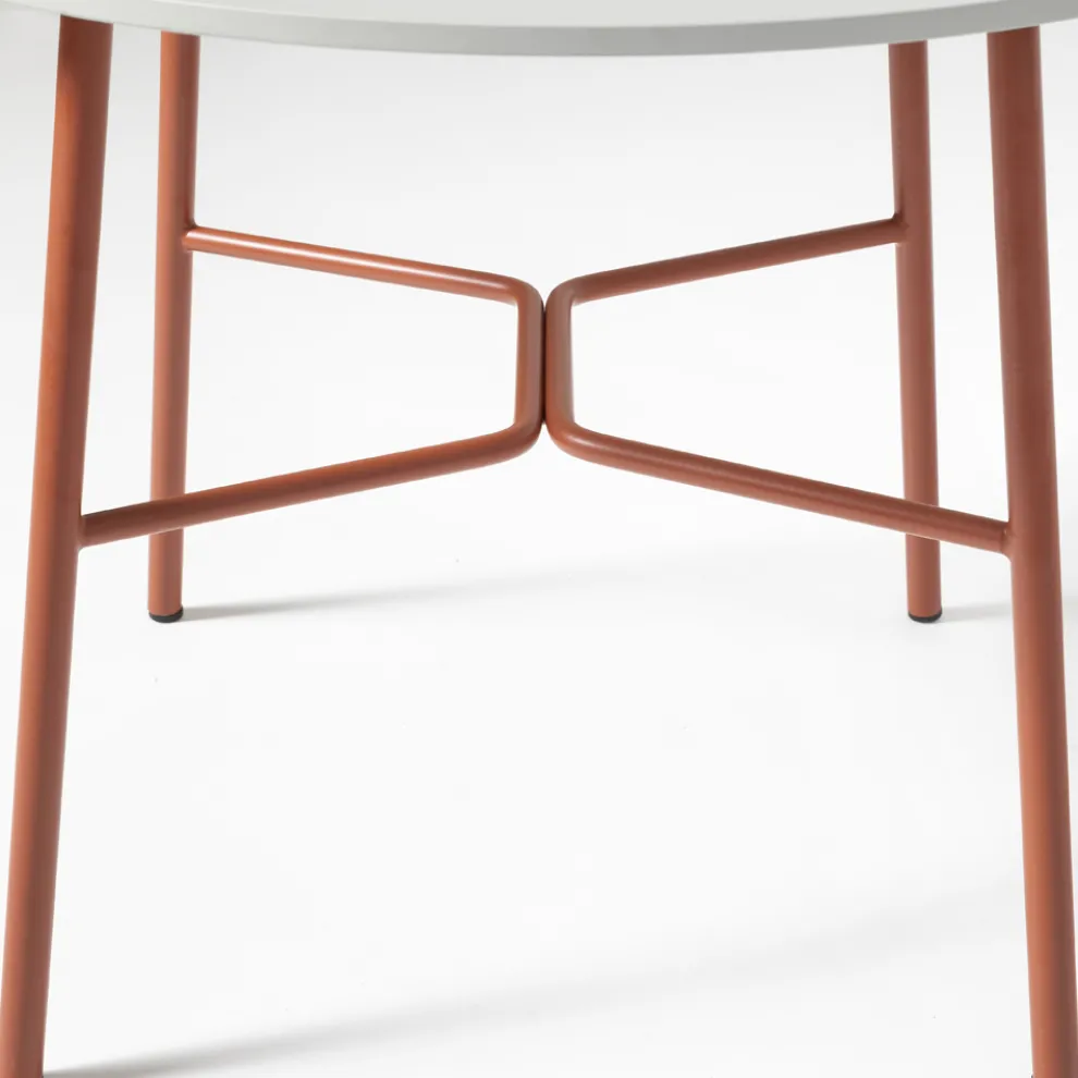 Runder Outdoor-Couchtisch aus HPL mit Metallfuß Made in Italy - Makino