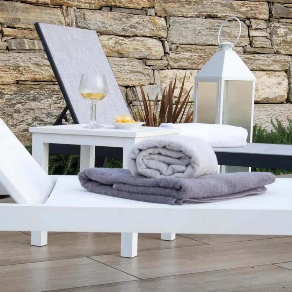 Outdoor-Liege aus Aluminium und Textilene mit 2 Rädern - Kostüm