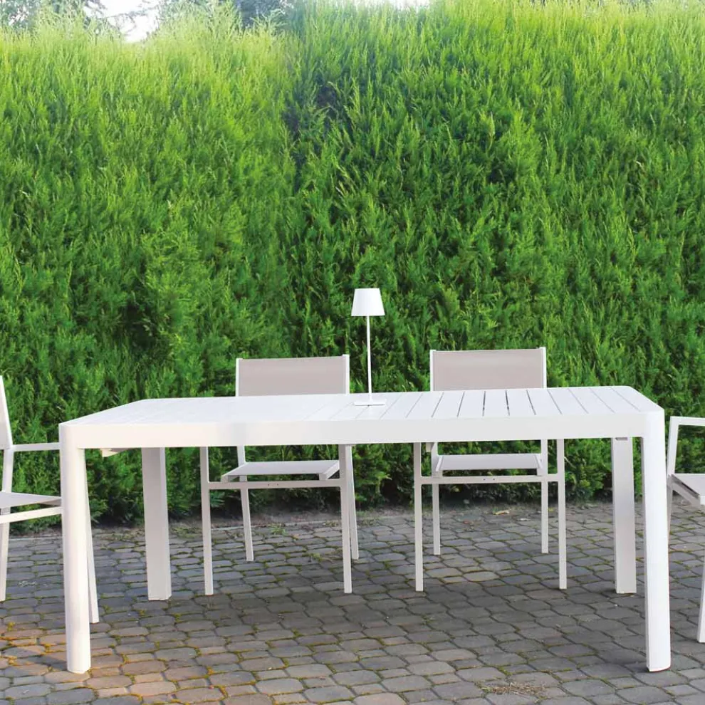 Ausziehbarer Außentisch bis 300 cm aus lackiertem Aluminium - Glas