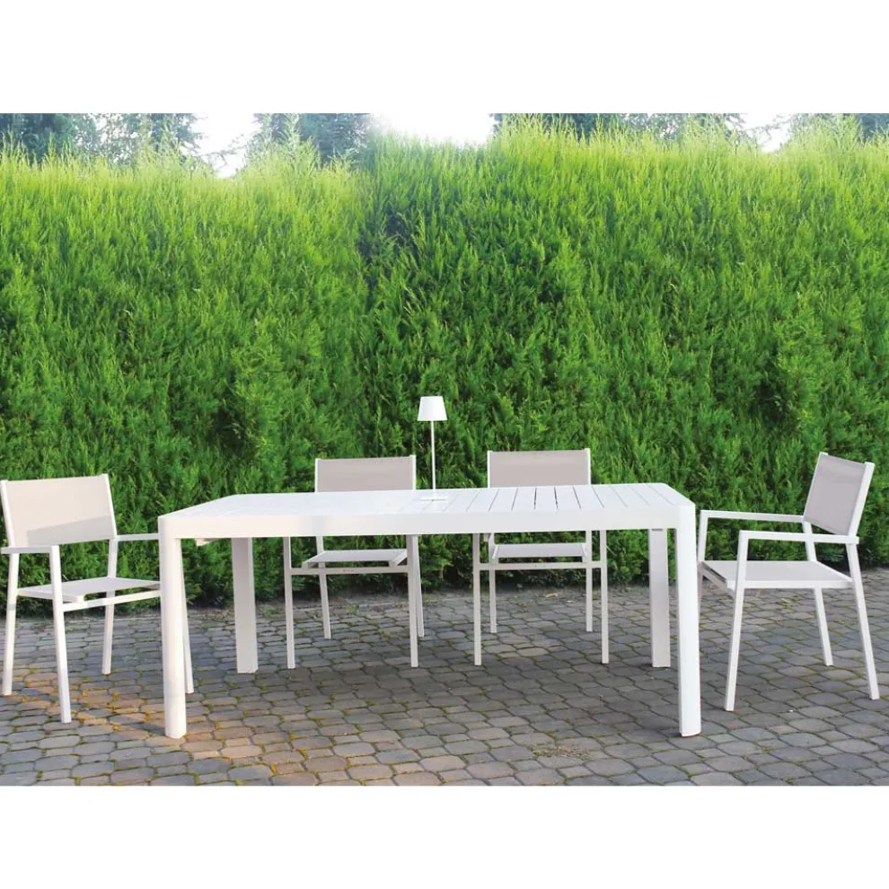 Ausziehbarer Außentisch bis 300 cm aus lackiertem Aluminium - Glas