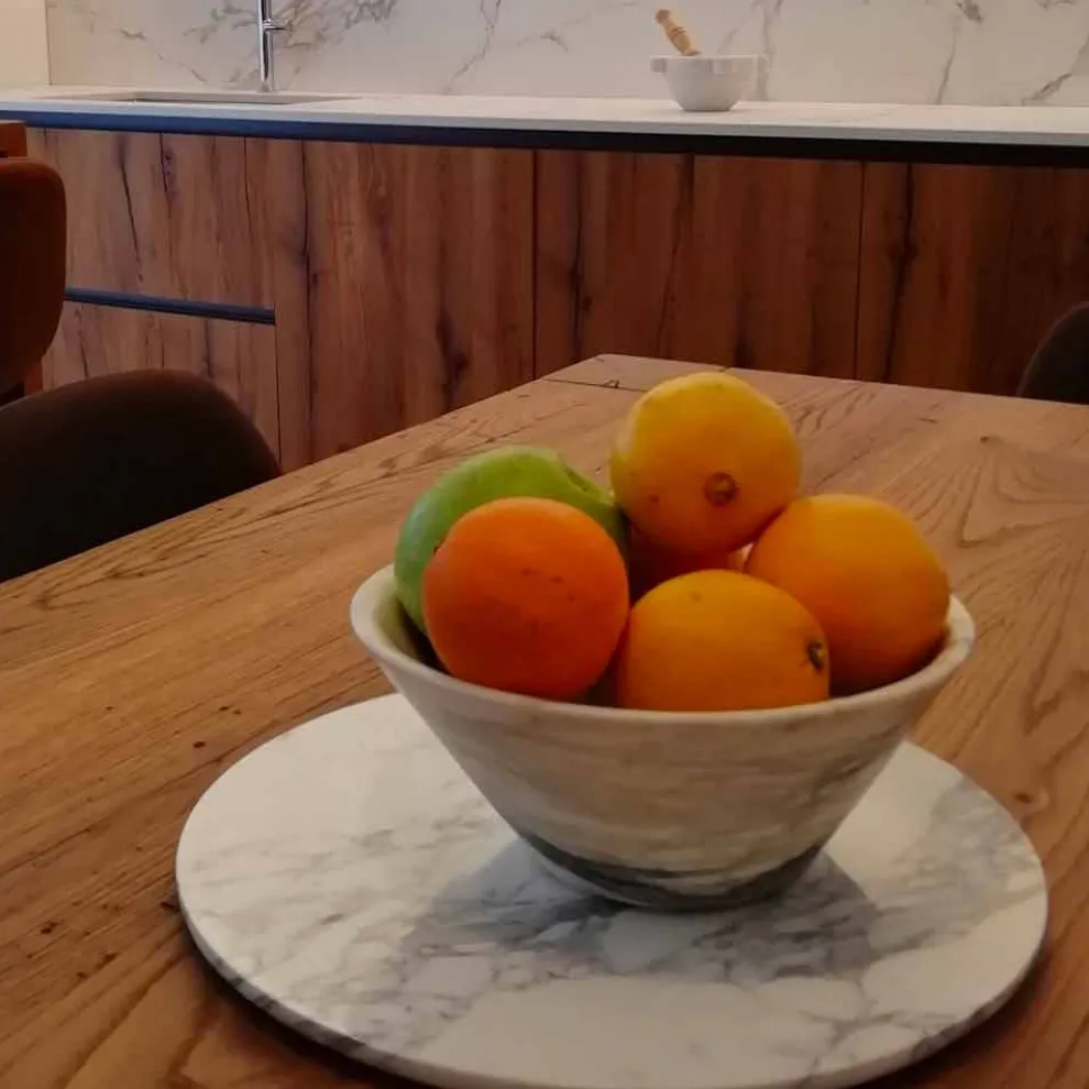 Runder Servierteller aus weißem Carrara-Marmor Made in Italy - Kamil