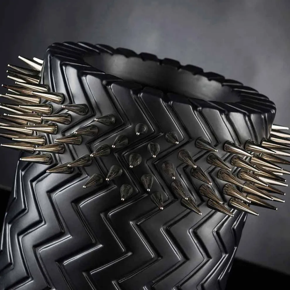 Handgefertigte Ziervase aus mattschwarzer Keramik - Jungle