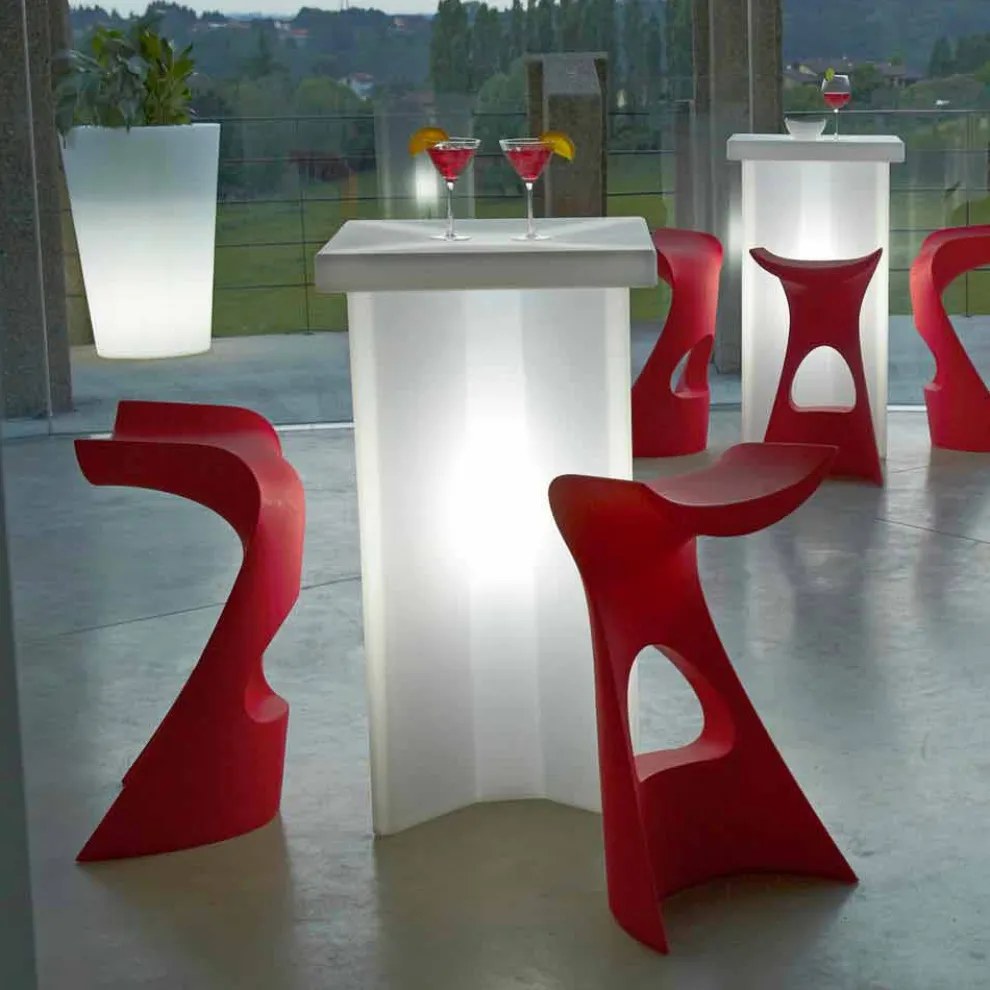 Hoher farbiger Hocker Slide Koncord für den Außen- / Innenbereich, hergestellt in Italien