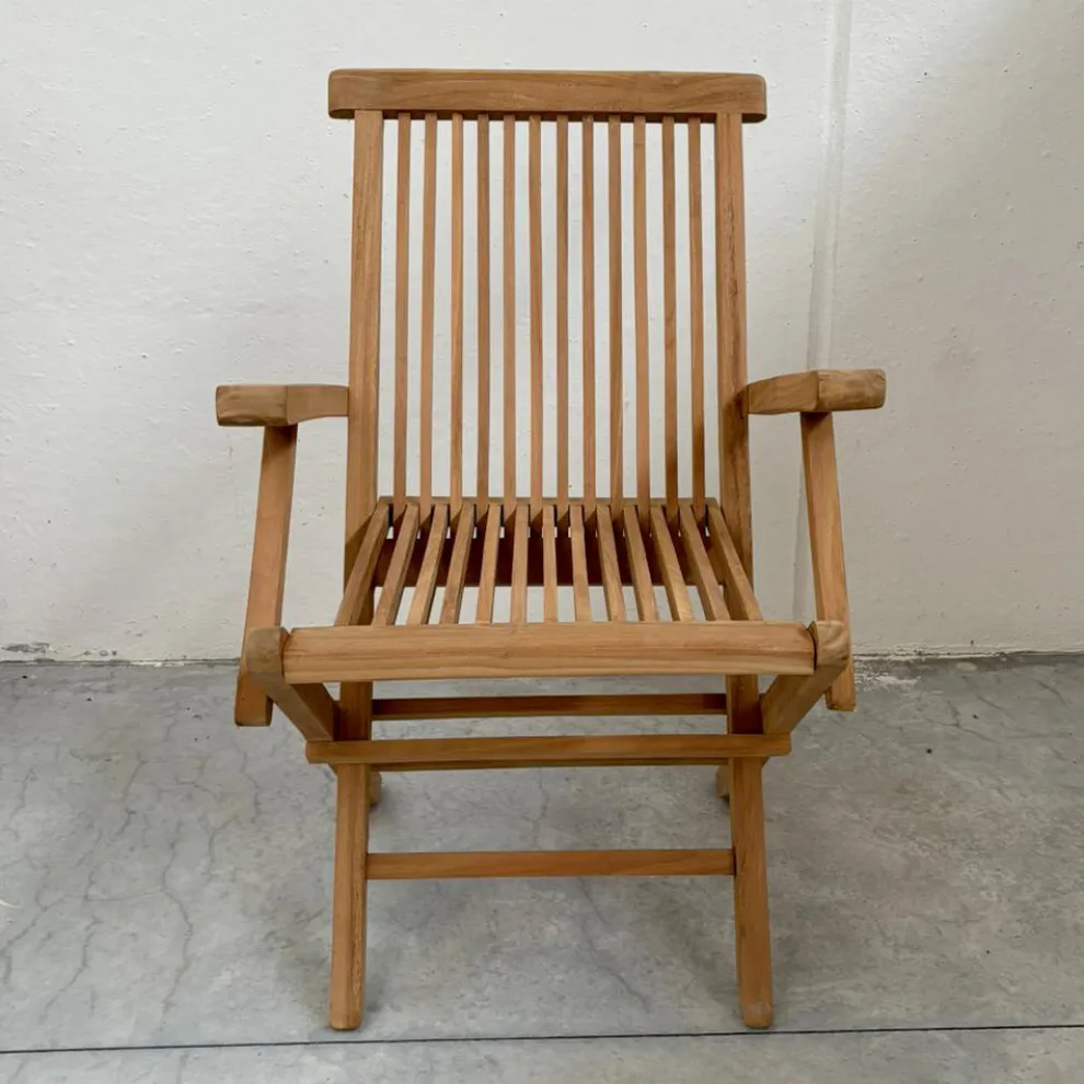 Klappbarer Outdoor-Teakholzstuhl mit Armlehnen – Yggdrasil