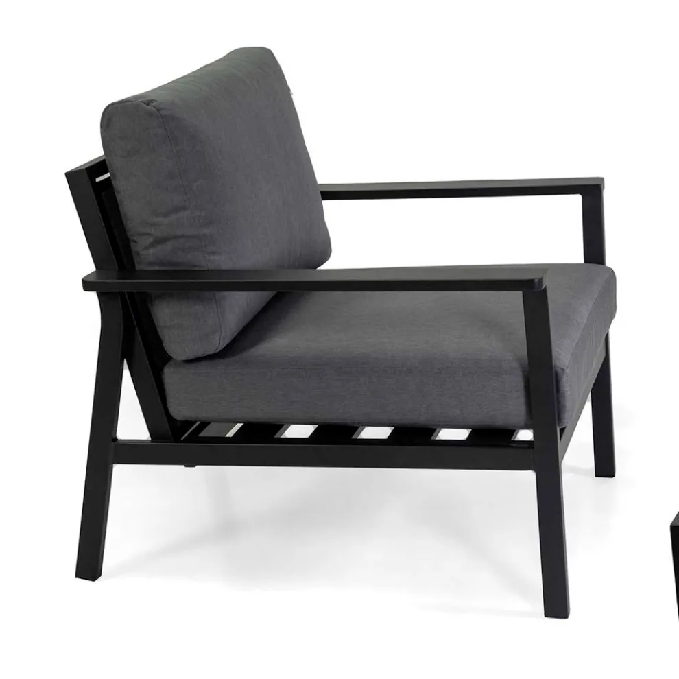 Anthrazitfarbenes Aluminium-Wohnzimmer mit anthrazitfarbenen Stoffkissen - Villaggio