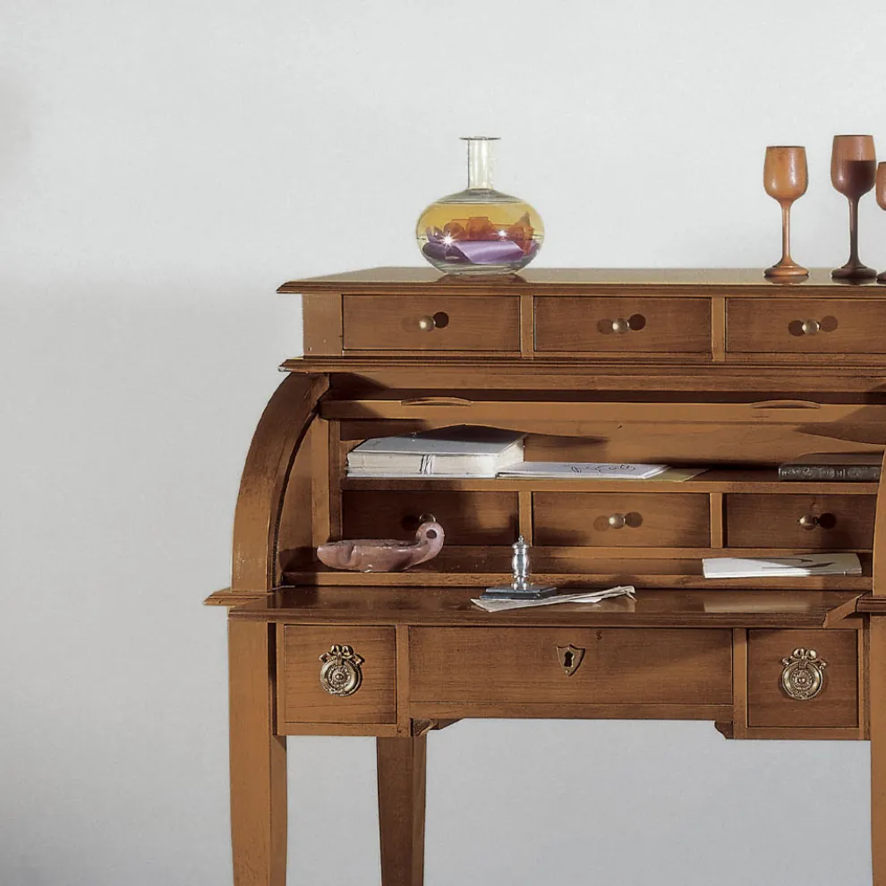 Schreibtisch mit 6 Außenschubladen, 3 Innenschubladen und 1 Fach, hergestellt in Italien – Marte