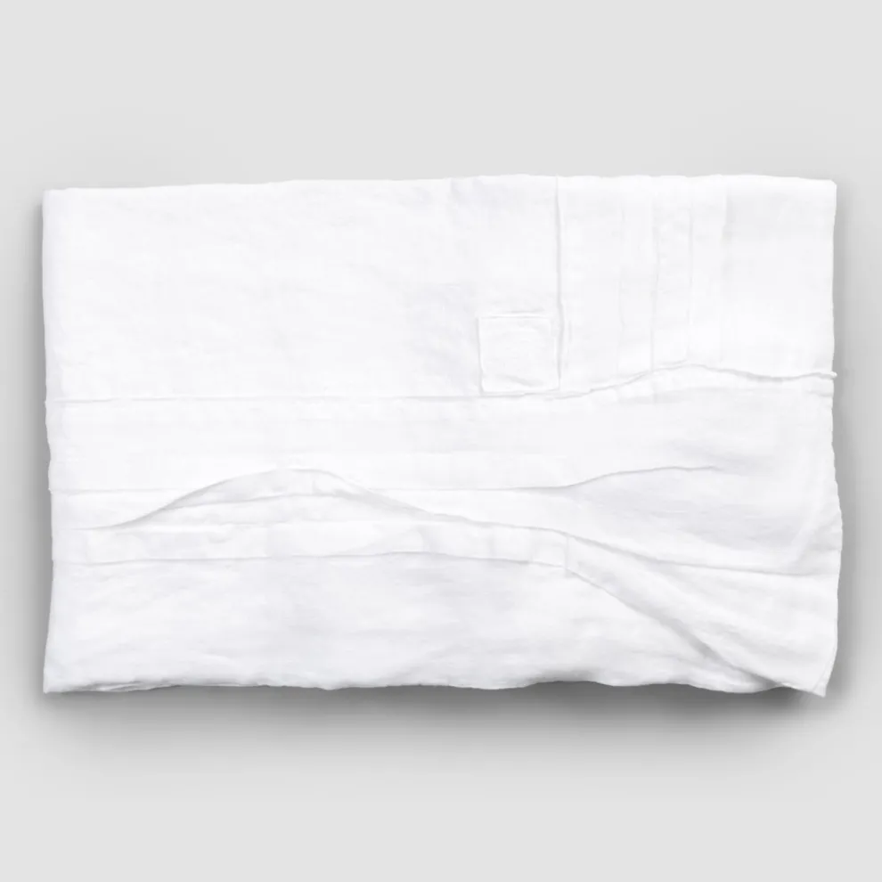 Weiße Leinentischdecke mit italienischem Luxus-Plissee-Motivrand - Tippel