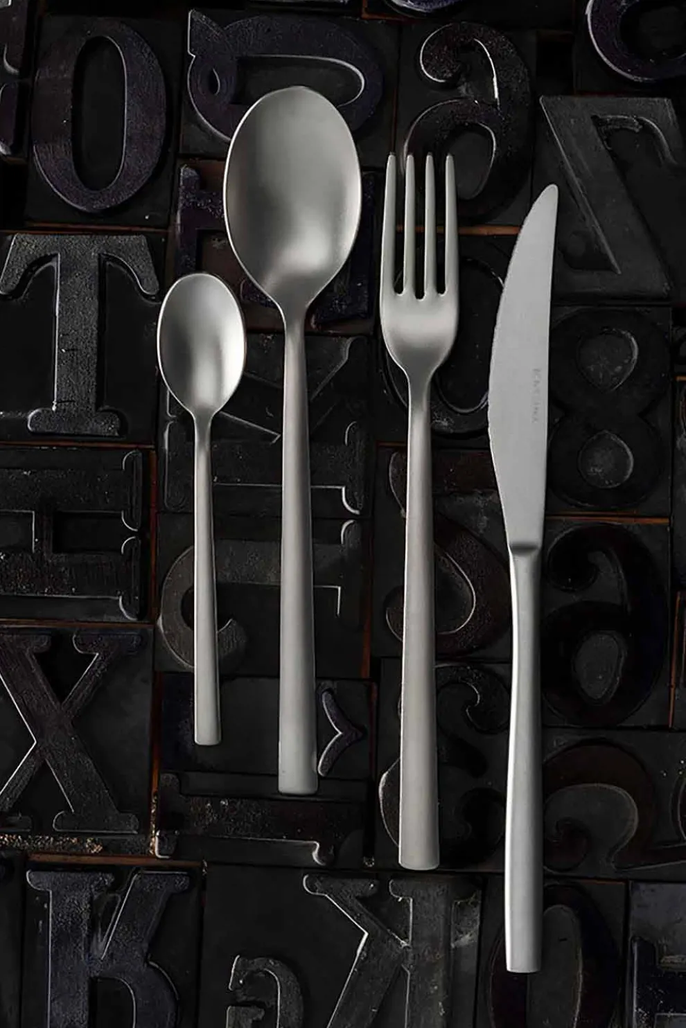 Besteck Set aus sandgestrahltem Edelstahl 24 Stück elegantes Design - Ronfo