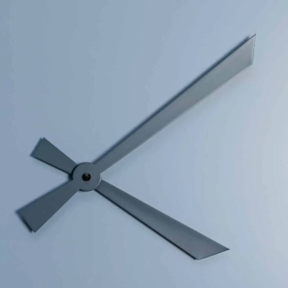 Industrielle und moderne quadratische Wanduhr von italienischem Design - Titan