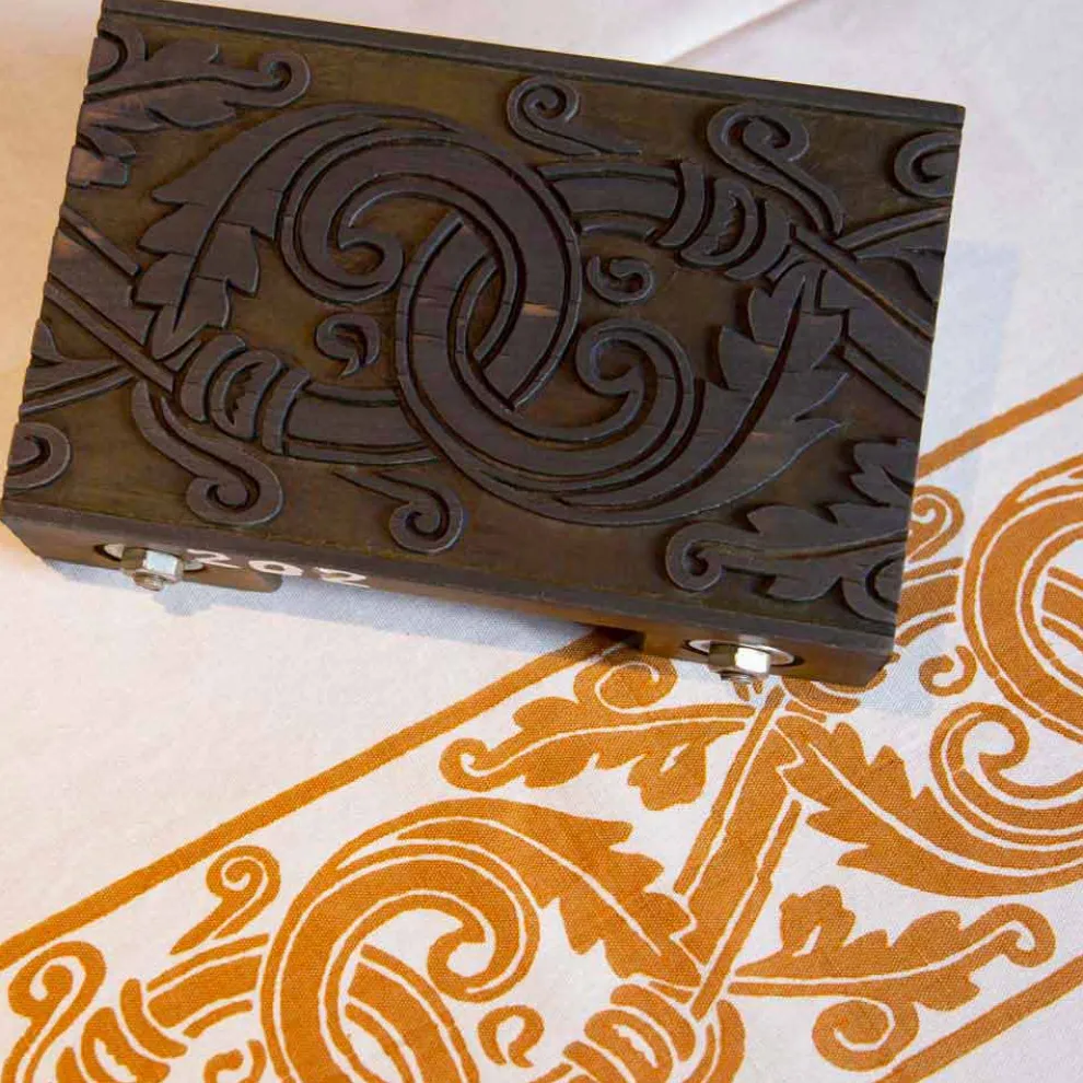 Handbedruckte Tischdecke von hoher italienischer Handwerkskunst in Baumwolle und Leinen