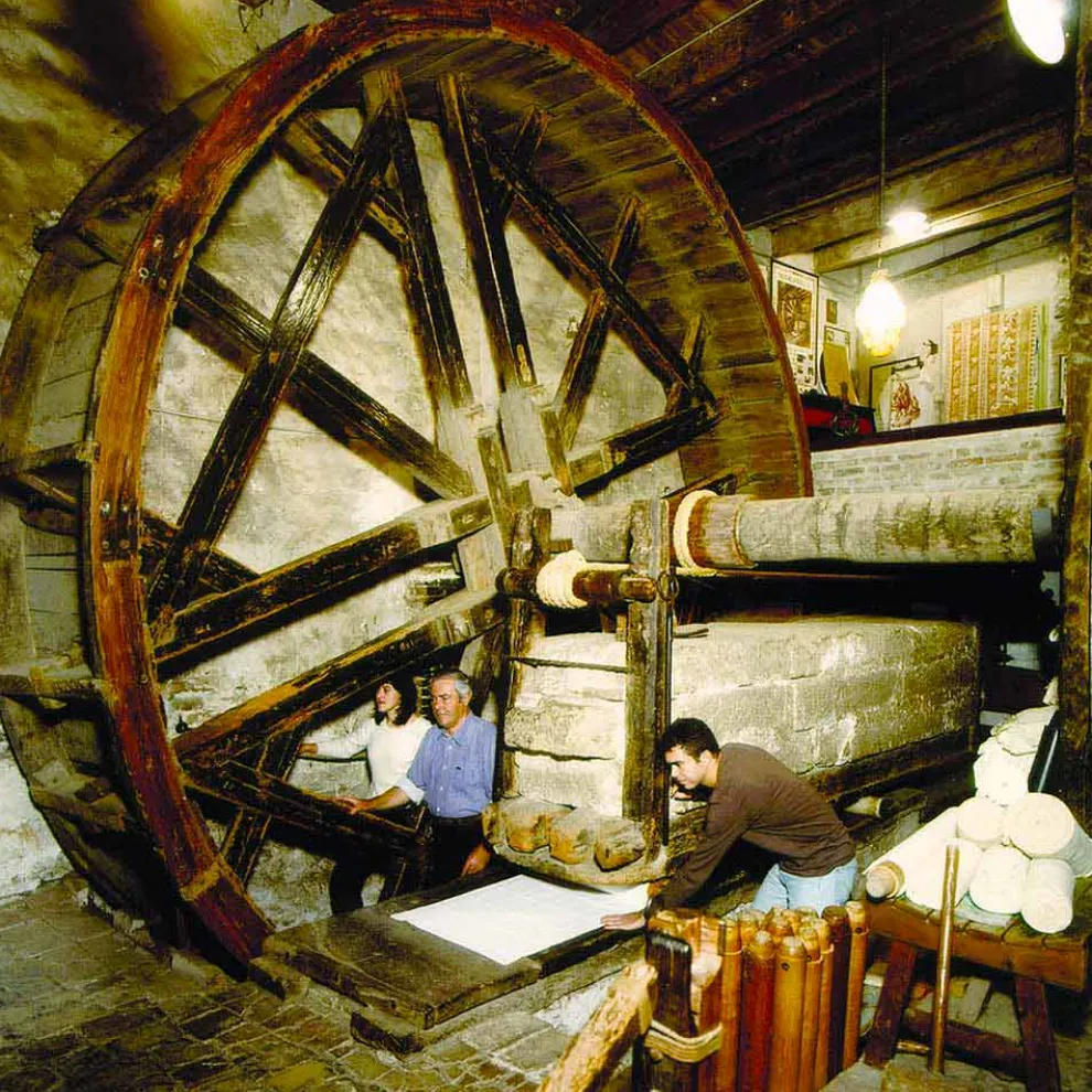 Handbedruckte Tischdecke von hoher italienischer Handwerkskunst in Baumwolle und Leinen