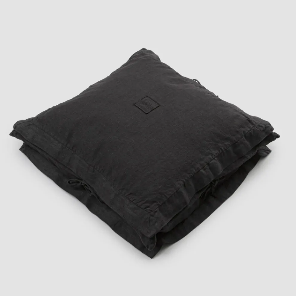 Quadratischer Kissenbezug aus schwerem schwarzem Leinen und Schnürsenkel Made in Italy - Matero