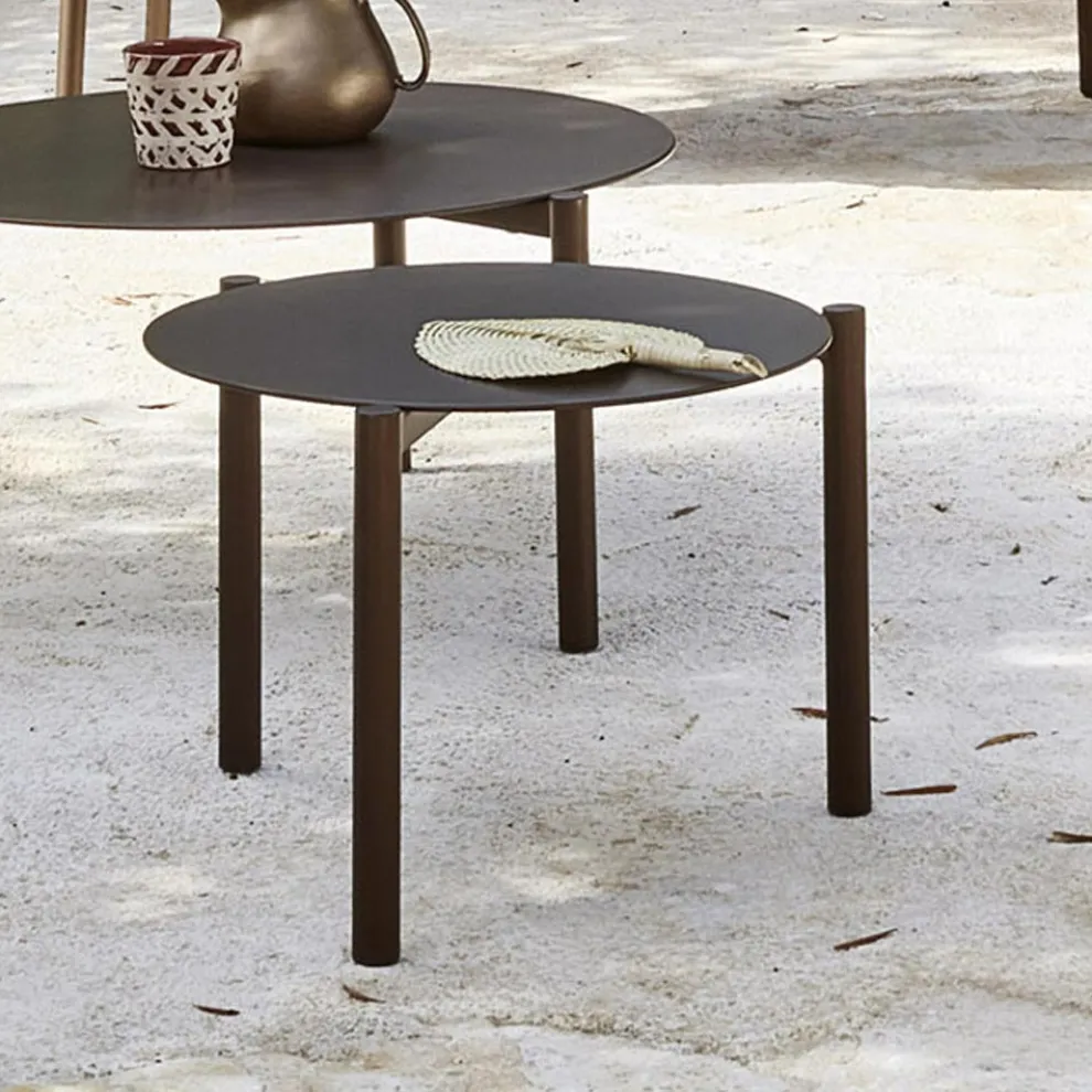 Runder Garten-Couchtisch aus lackiertem Aluminium - Bahia von Varaschin