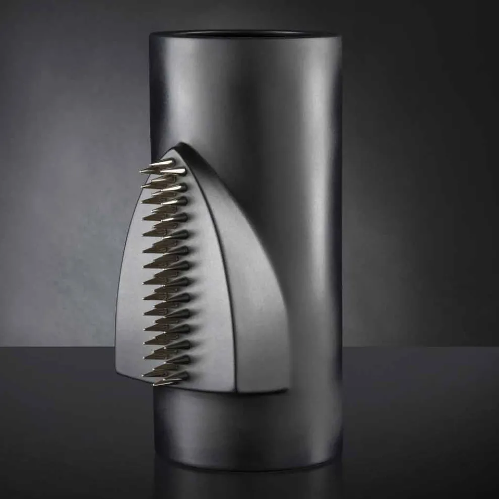 Dekorative Vase aus mattschwarzer Keramik, handgefertigt in Italien - Medina