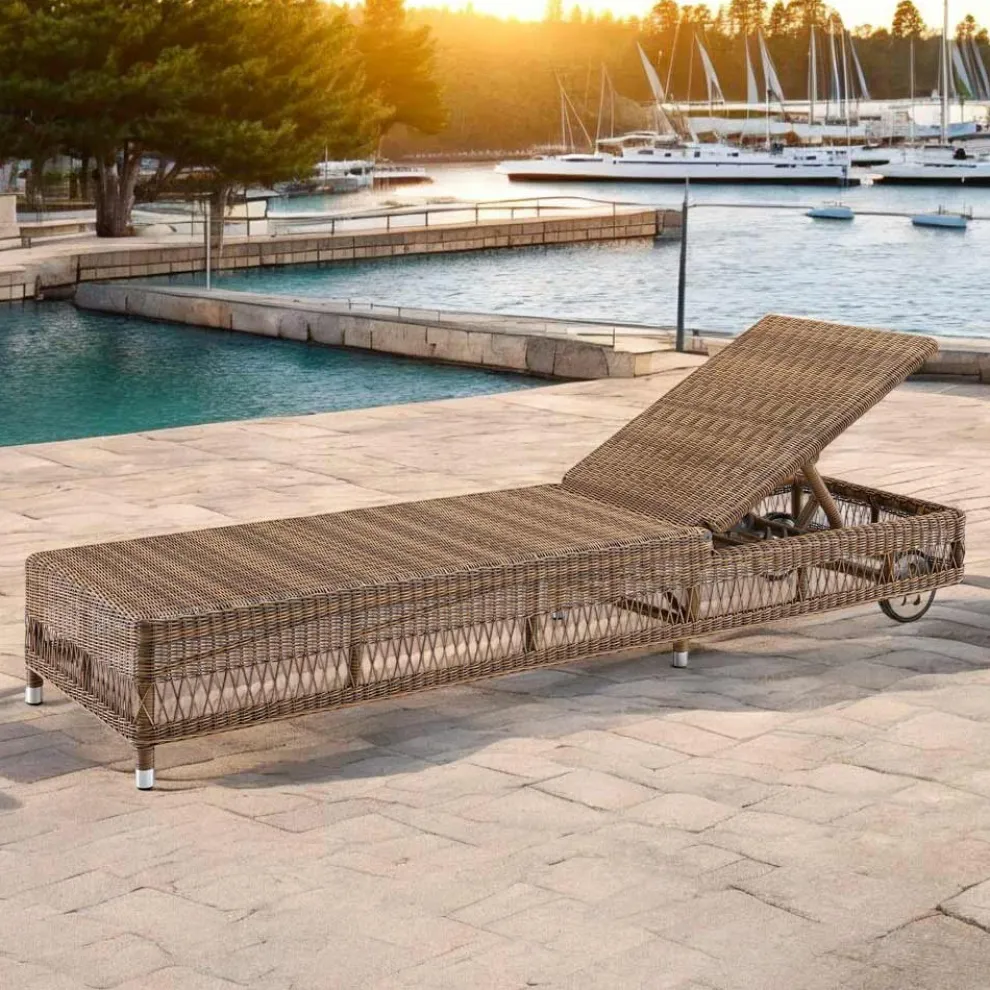Outdoor-Sonnenliege mit Rollen aus handgewebtem Polyrattan - Gigi