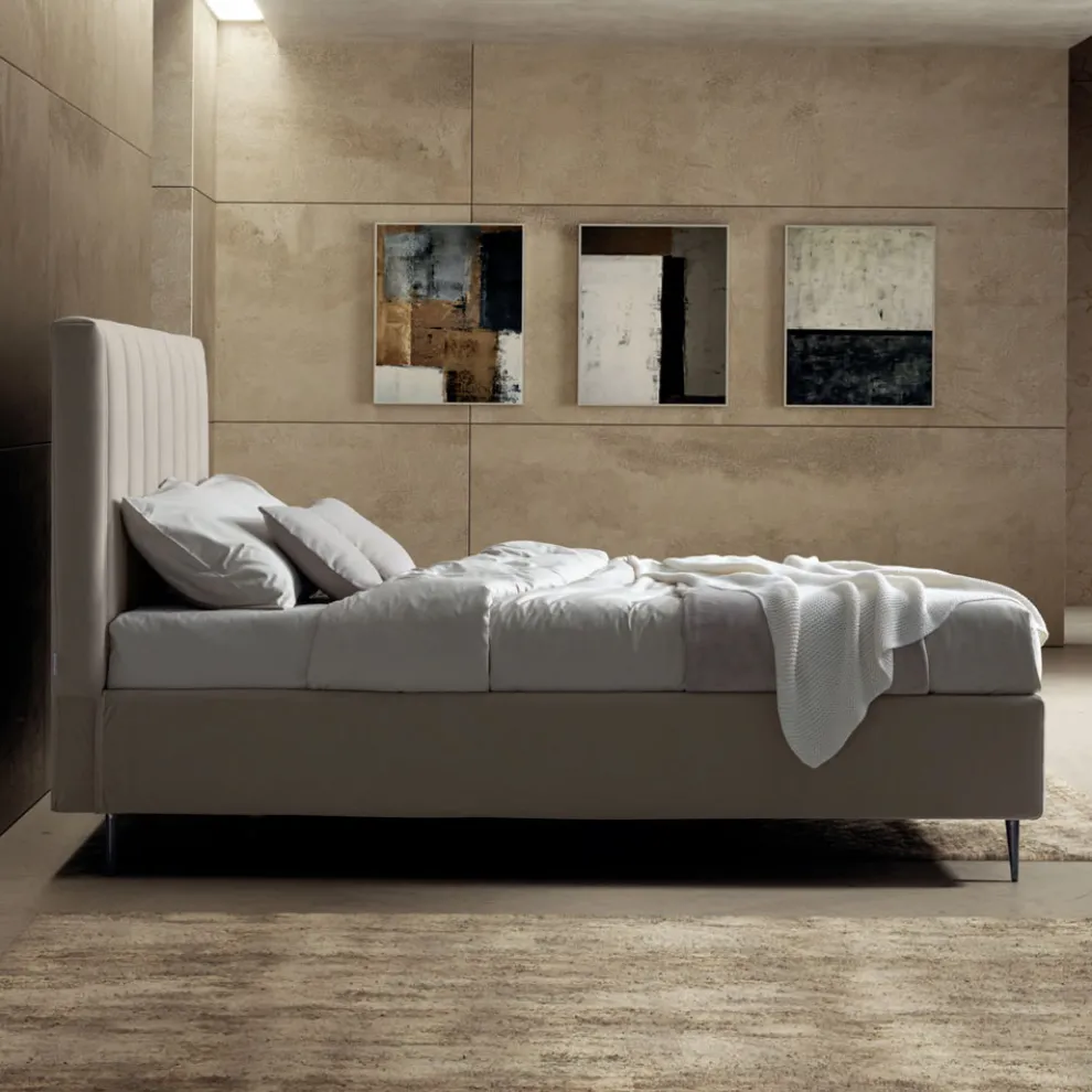 Doppelbett 160x190 mit Steppung mit breiten vertikalen Streifen - Magan