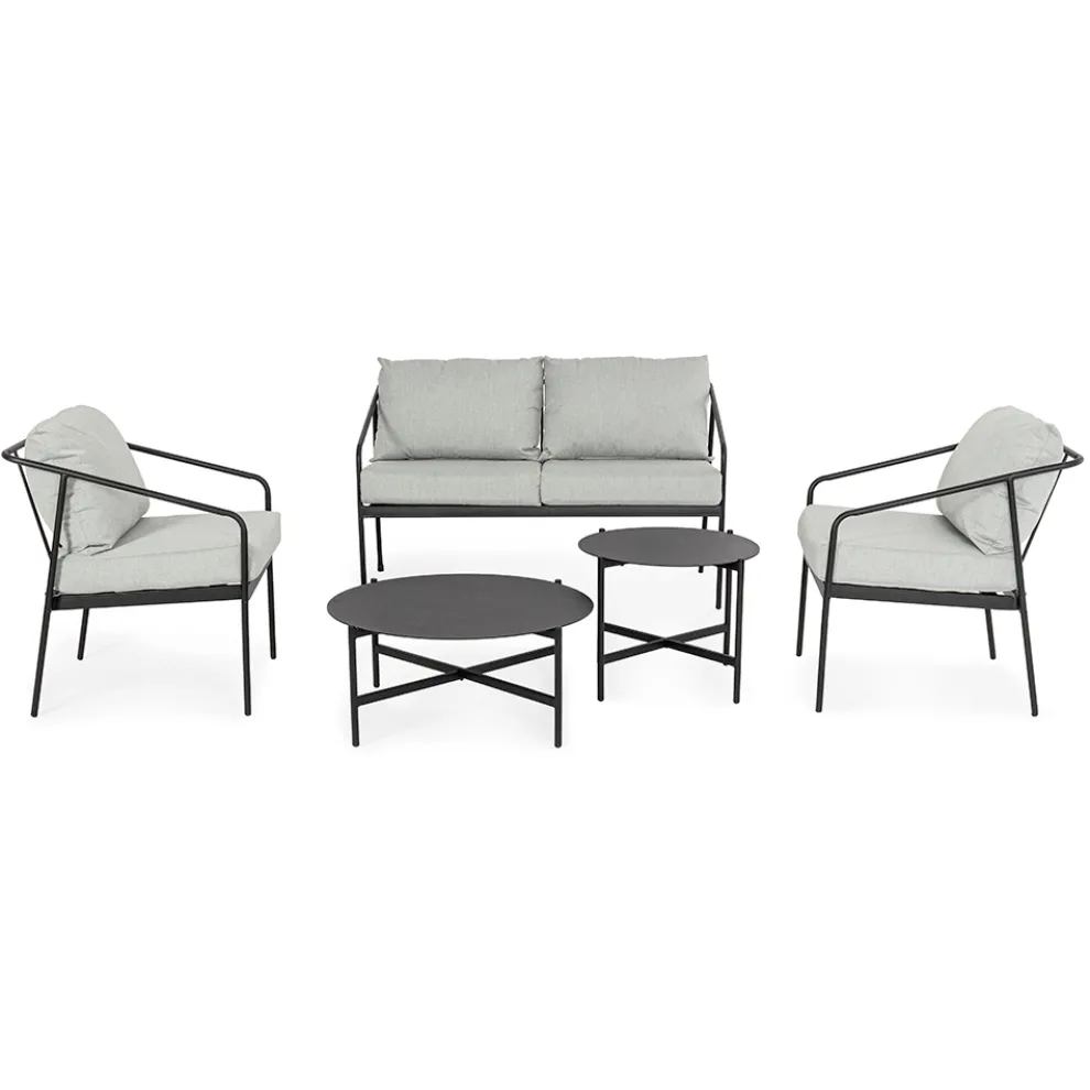 Wohnzimmer im Freien mit 1 Sofa, 2 Sesseln und 2 Stahltischen - Prefer