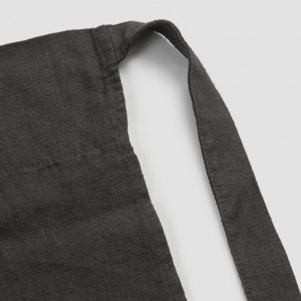 Schwarzes Leinen Küchenschürze mit Kristallen Niedriges Modell mit Tasche - Klicken