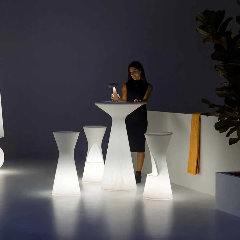 Heller Couchtisch im Freien mit runder Platte aus HPL Made in Italy - Desmond