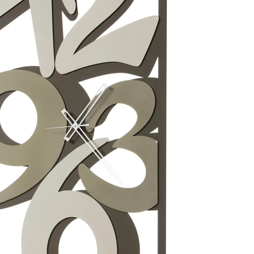 Uhr aus Eisen mit großen Zahlen, hergestellt in Italien – Aquarium