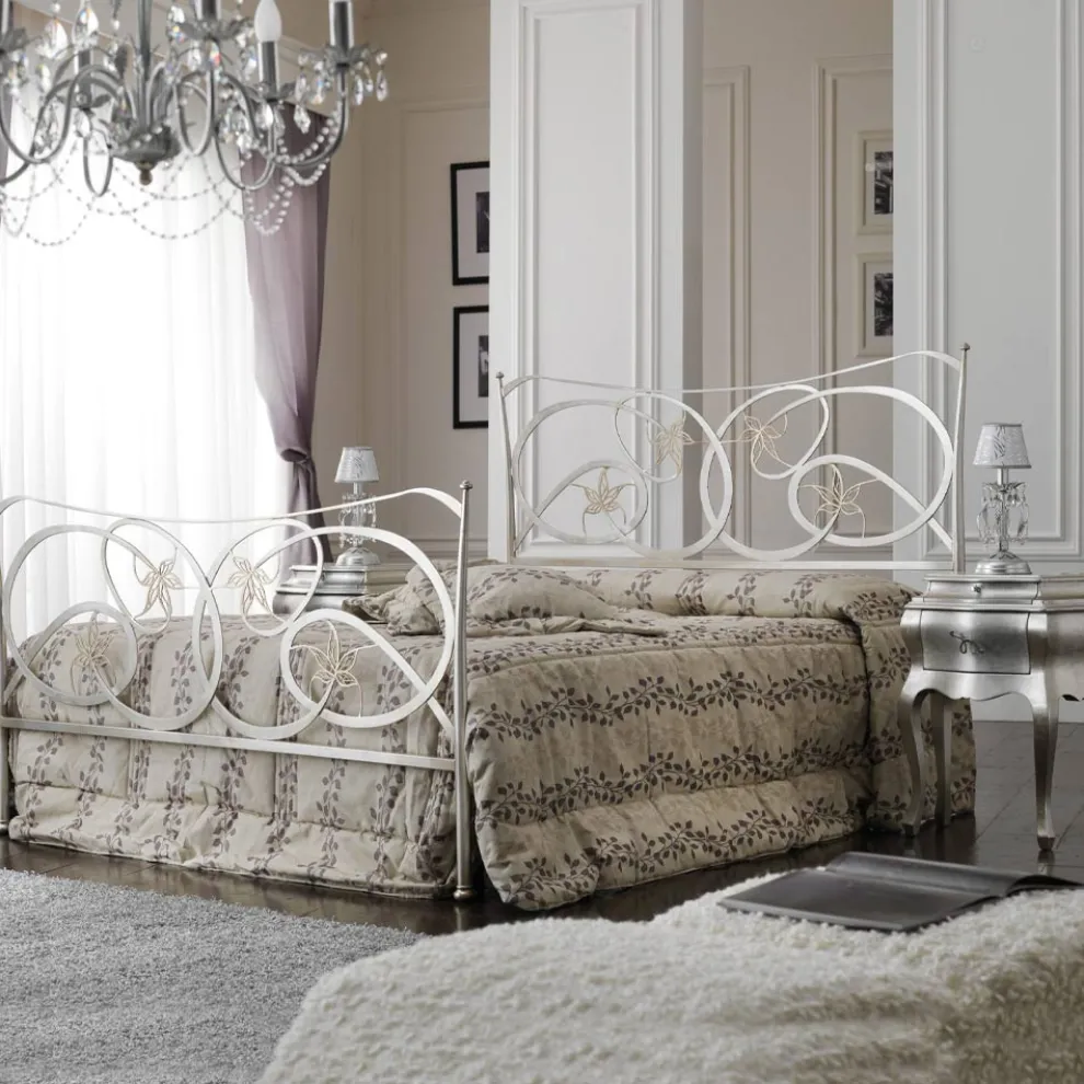 Doppelbett mit Fußteil in verschiedenen Ausführungen, hergestellt in Italien – Natur