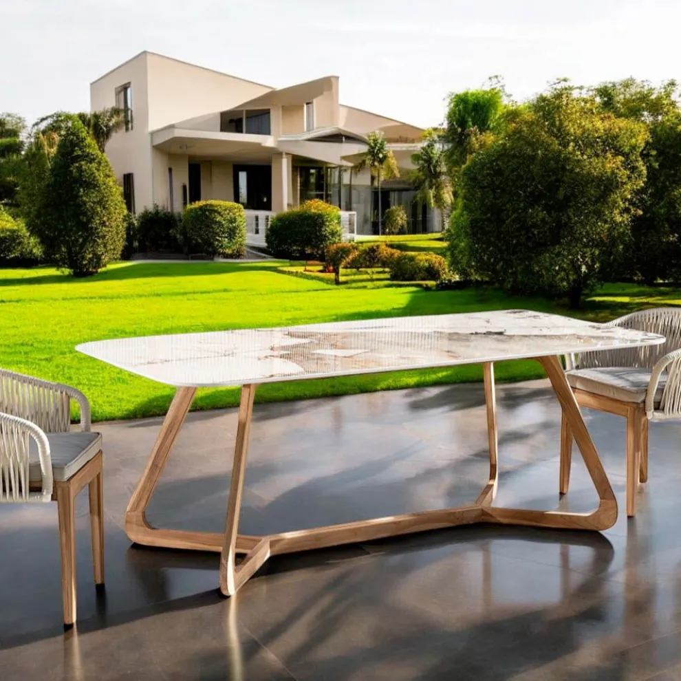 Tisch mit Keramikplatte und Untergestell aus massivem Teakholz, hergestellt in Italien – Bluse