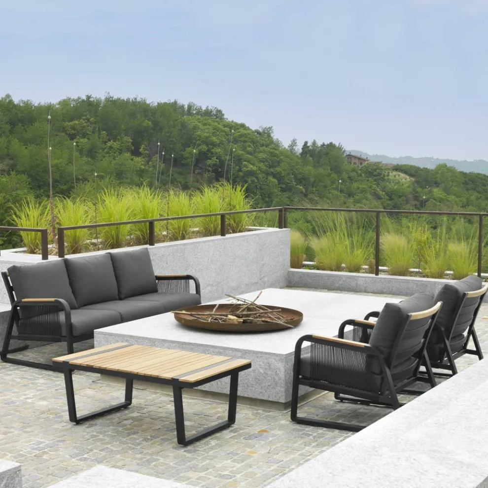 Wohnzimmer aus Aluminium mit Details aus brasilianischem Teakholz - Tagebuch