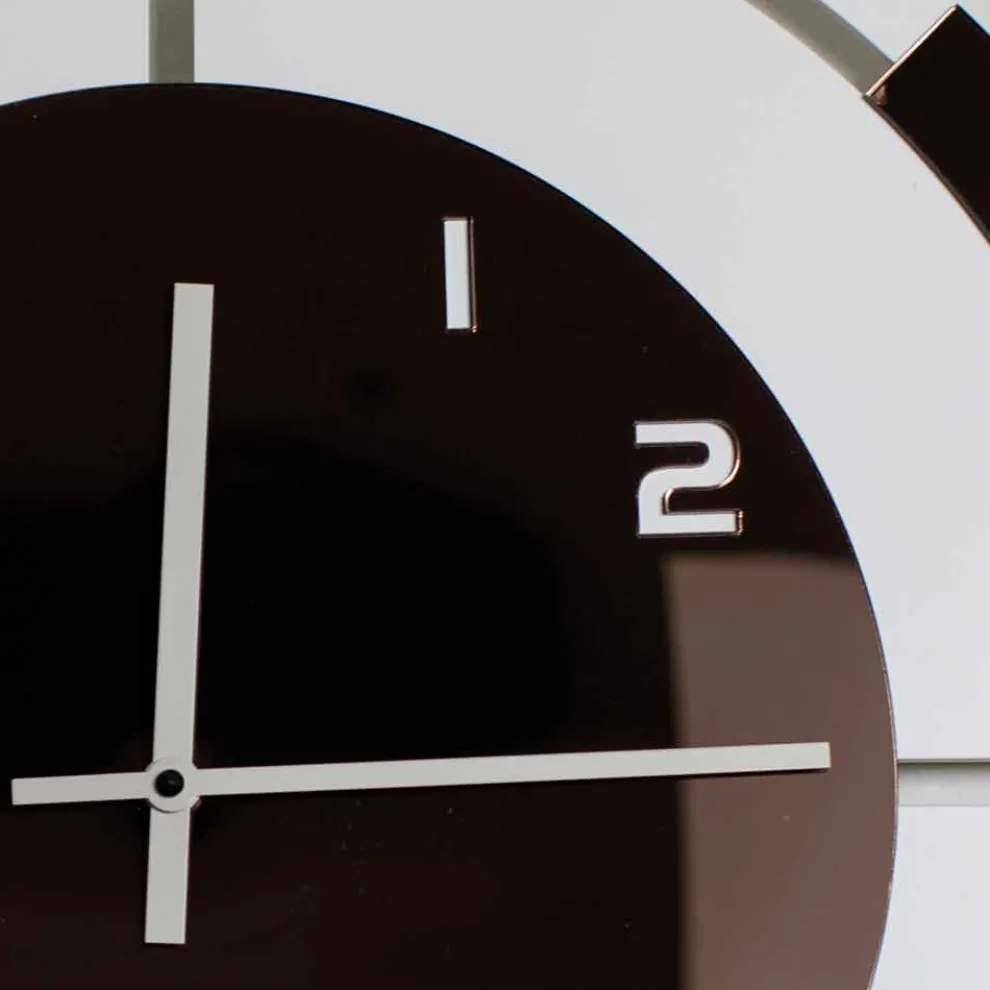 Wanduhr in Weißholz und Bronze Dekorationen des modernen Designs - Mavia