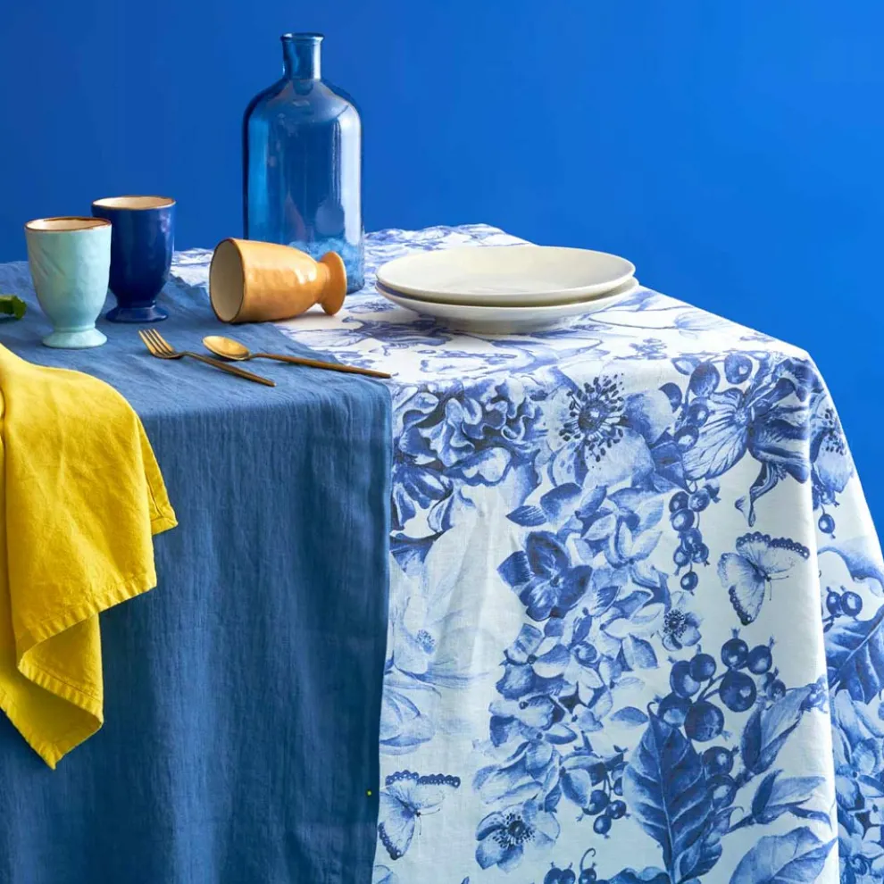 Bedruckte und waschbare Leinentischdecke mit üppigem Blumenmuster - Caress