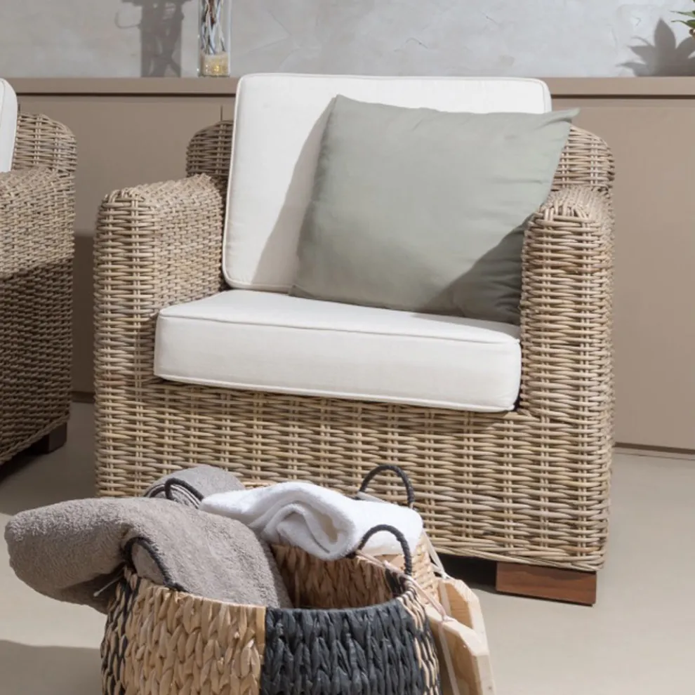 Outdoor-Sessel in grauem Kubù mit Kissen – Cerys