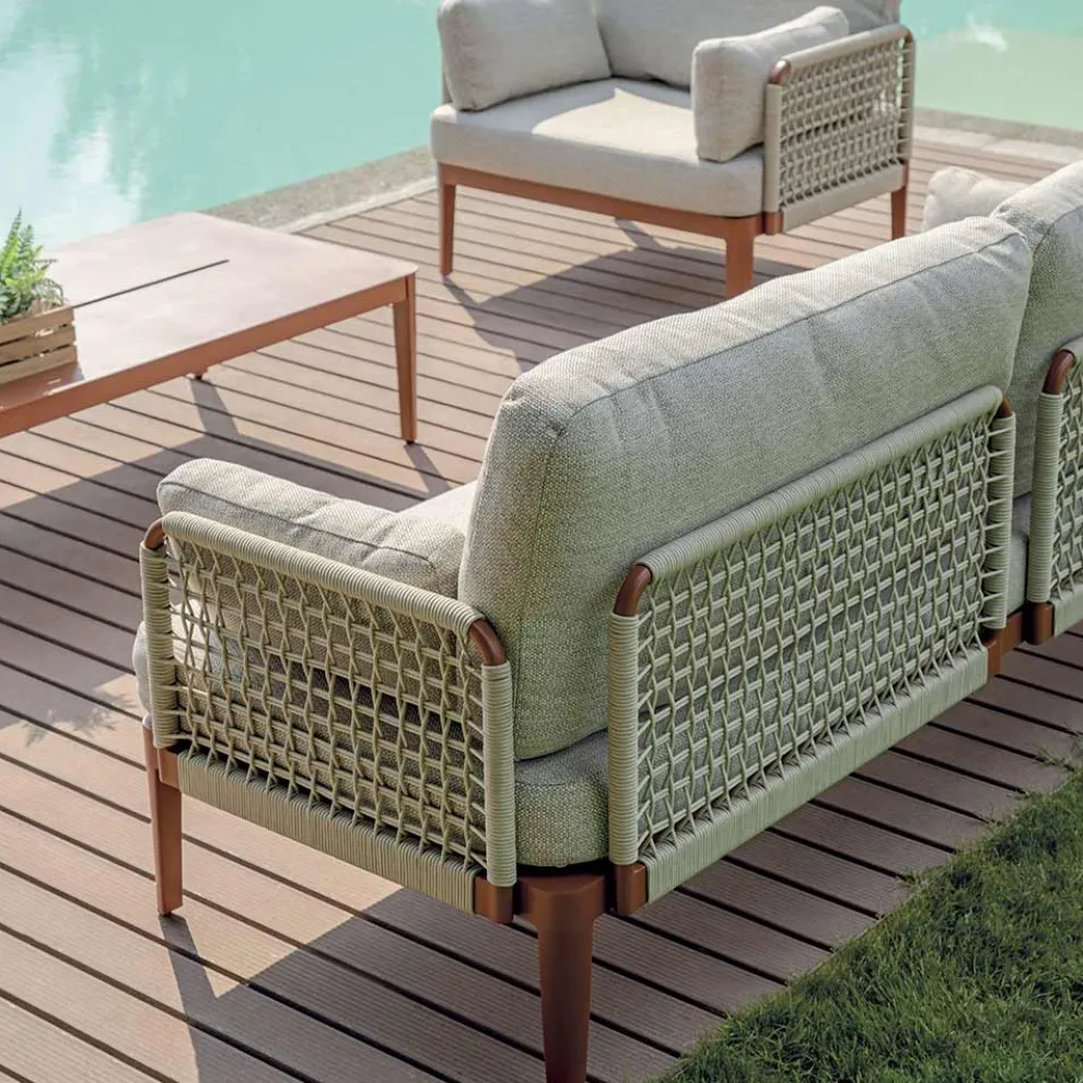 Wohnzimmer, bestehend aus 2 Sesseln, 1 Sofa und Couchtisch aus Aluminium - Symphony