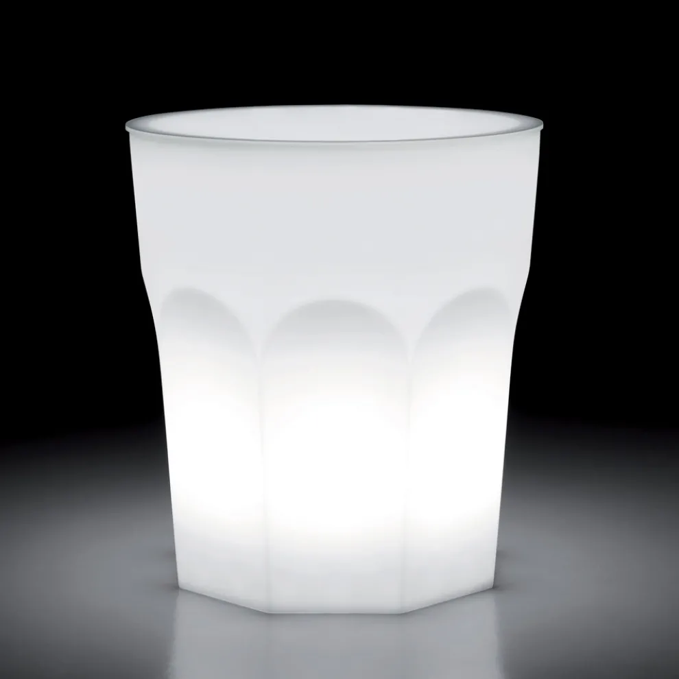 Outdoor Design Leuchttisch aus Polyethylen und HPL Made in Italy - Pucca