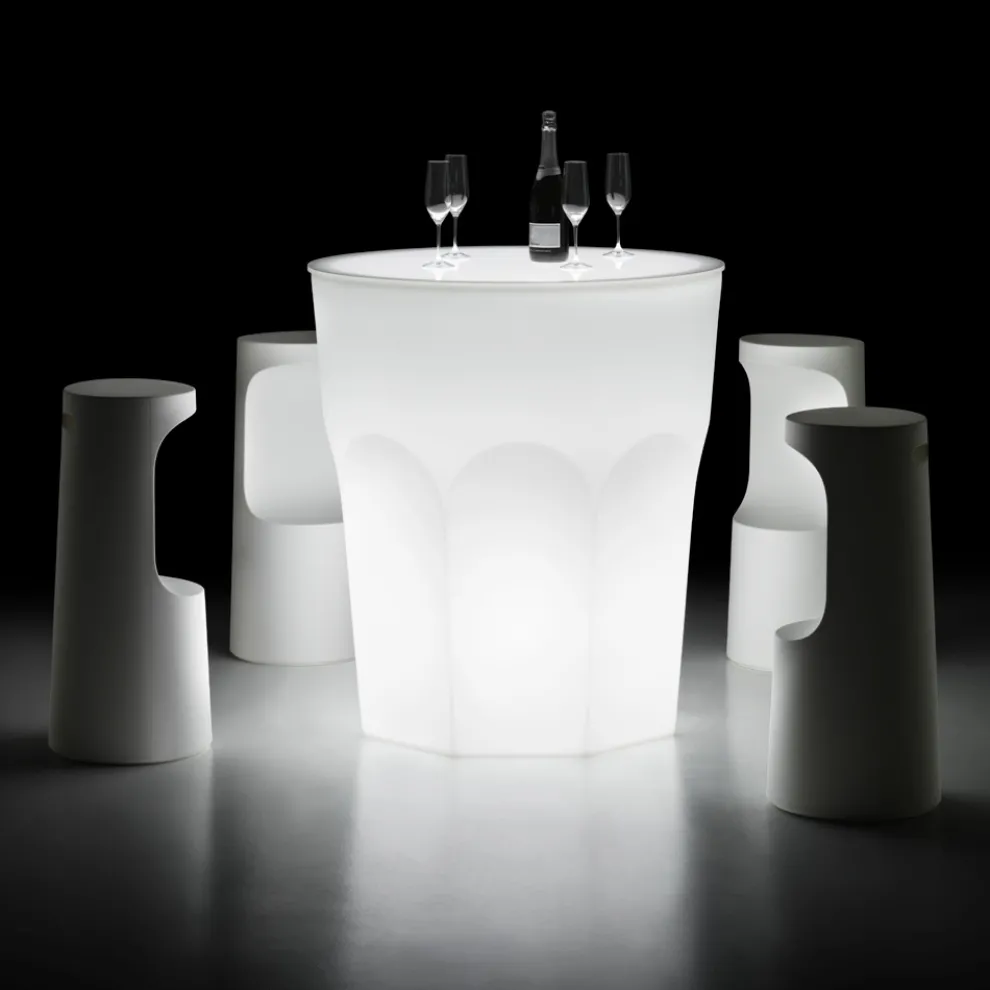 Outdoor Design Leuchttisch aus Polyethylen und HPL Made in Italy - Pucca