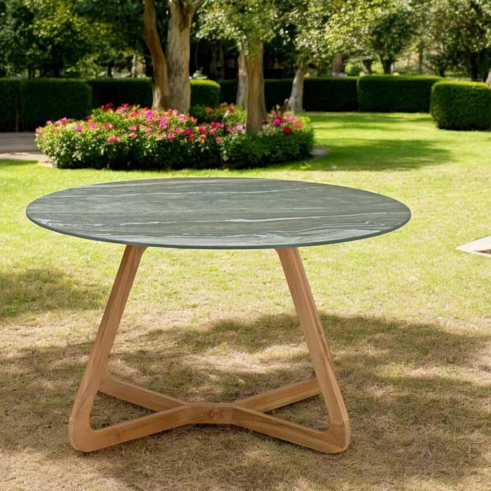 Tisch mit Keramikplatte und Teakholzgestell, hergestellt in Italien – Helm