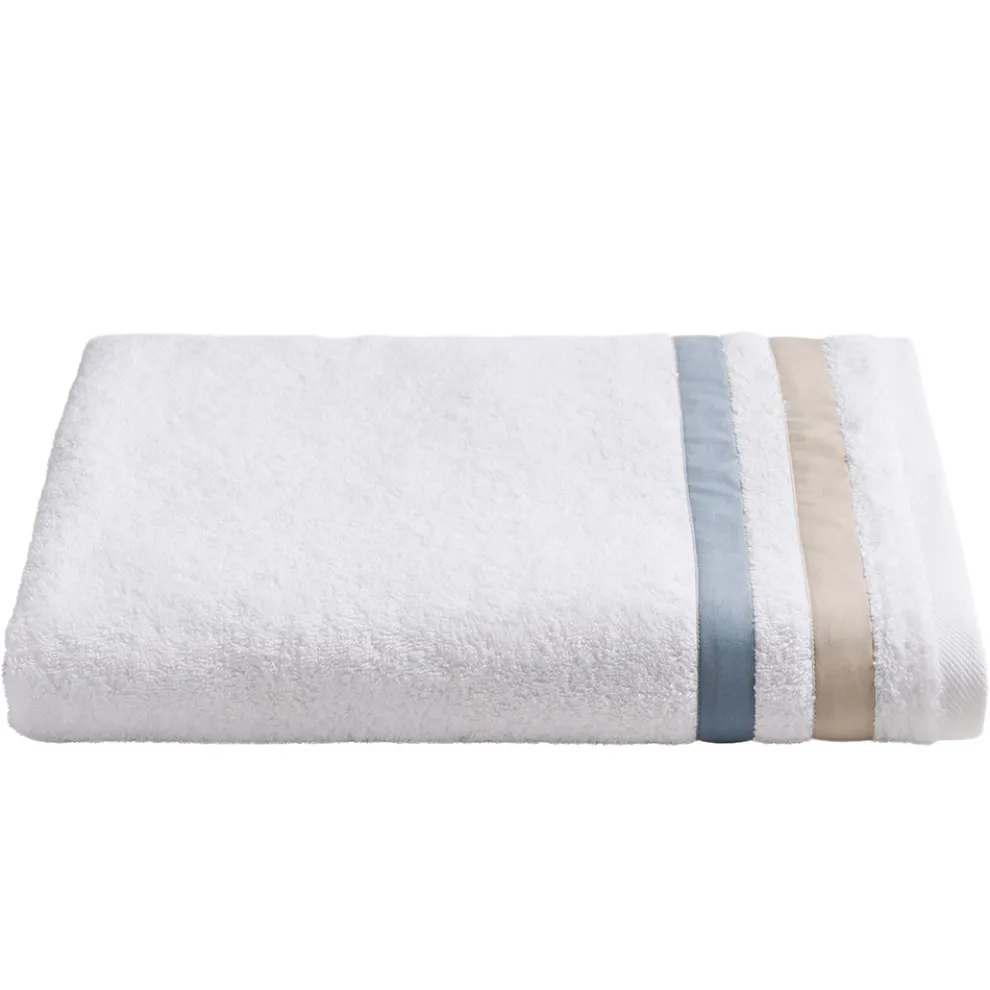 Duschtuch aus Baumwollfrottee mit doppelter Rüsche aus Baumwollperkal - Serenity