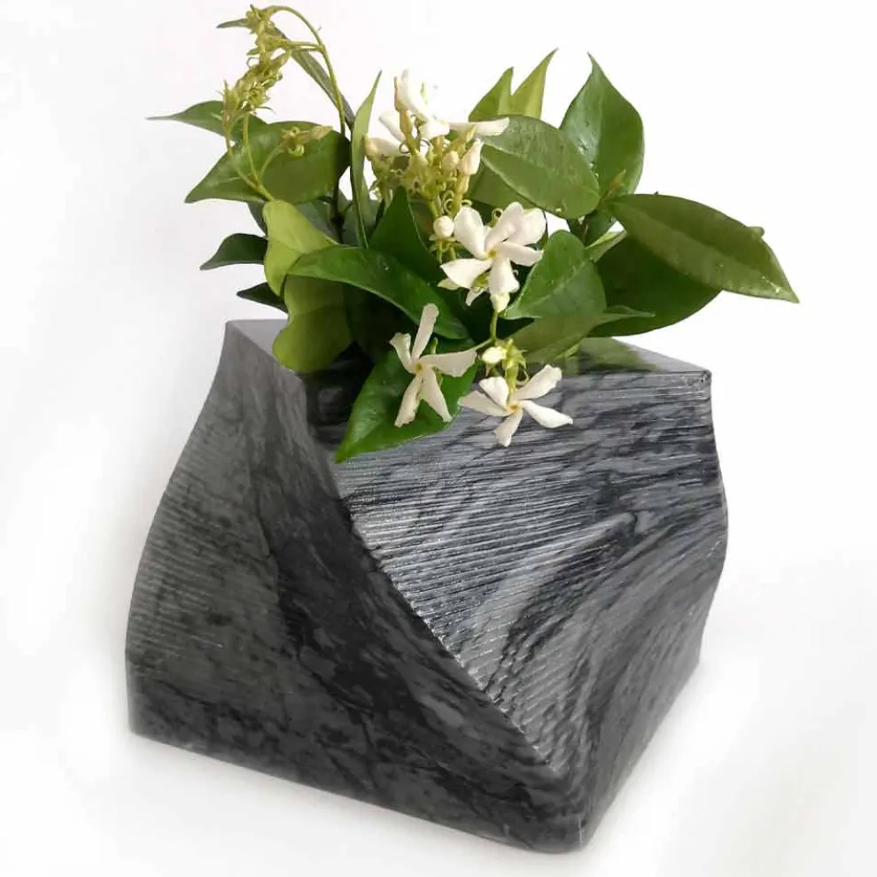 Dekorative Design Vase aus Bardiglio oder Carrara Marmor Made in Italy - Prisma