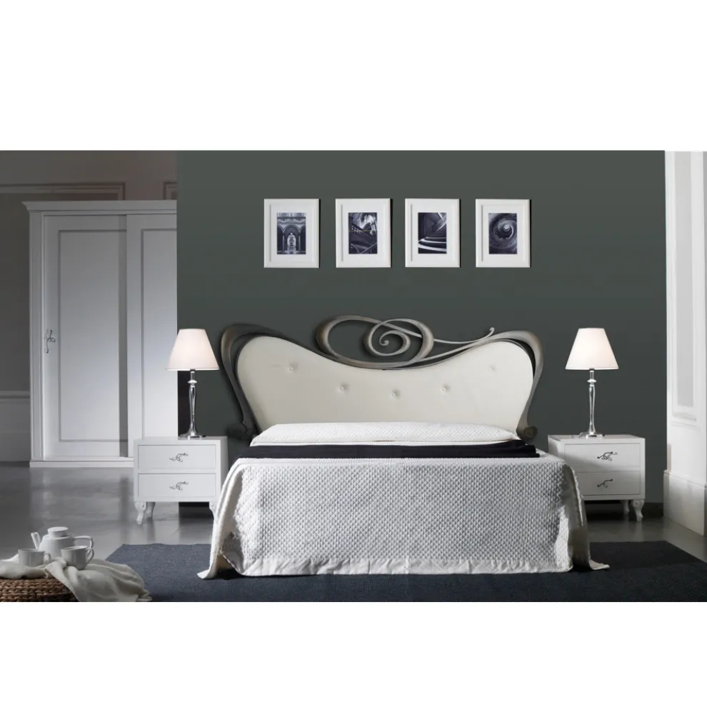 Doppelbett aus Eisen und echtem Leder, 2 Nachttische und Matratze – Gründe