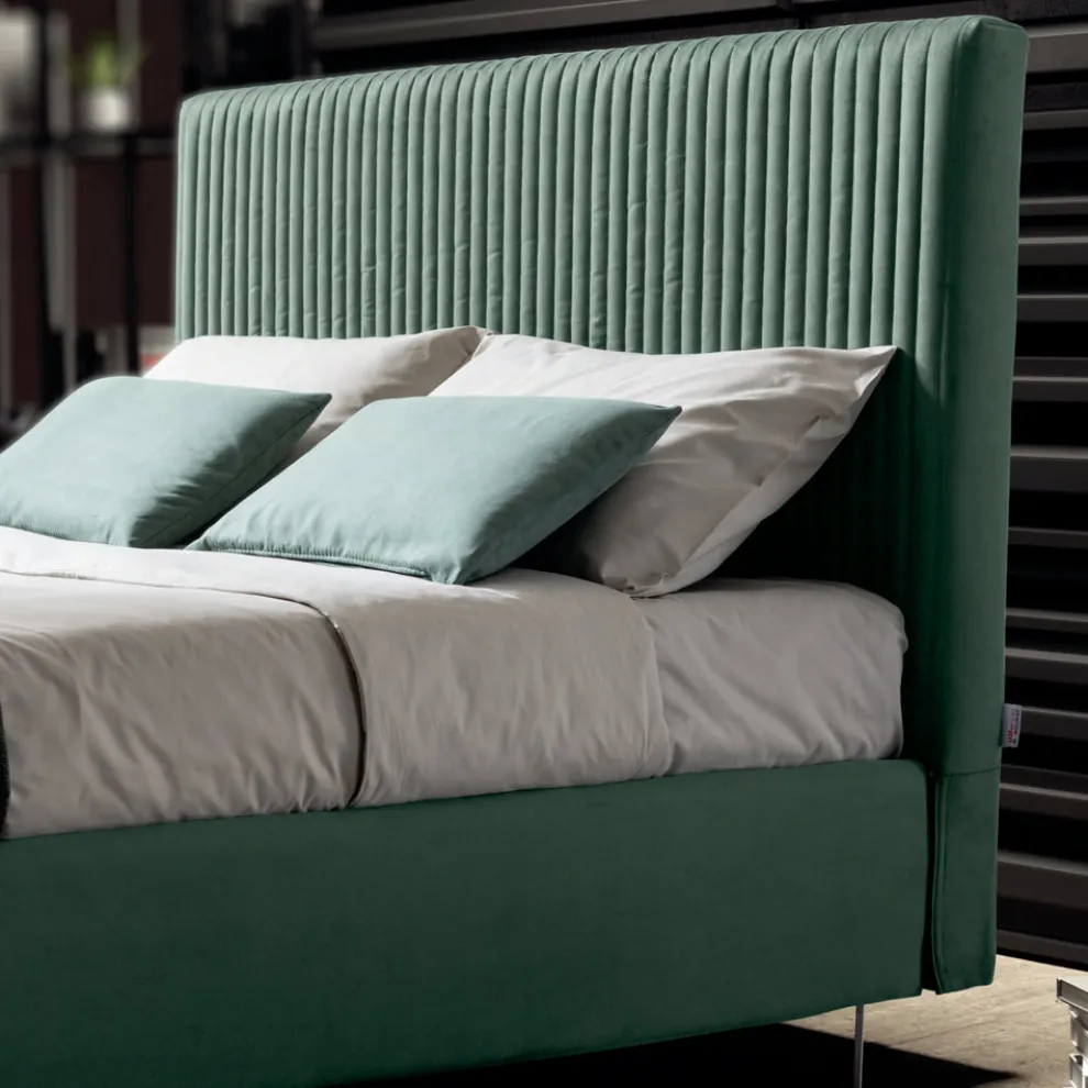 Doppelbett 160x190 mit mehrstreifen-Schmalbandsteppung - Meduse