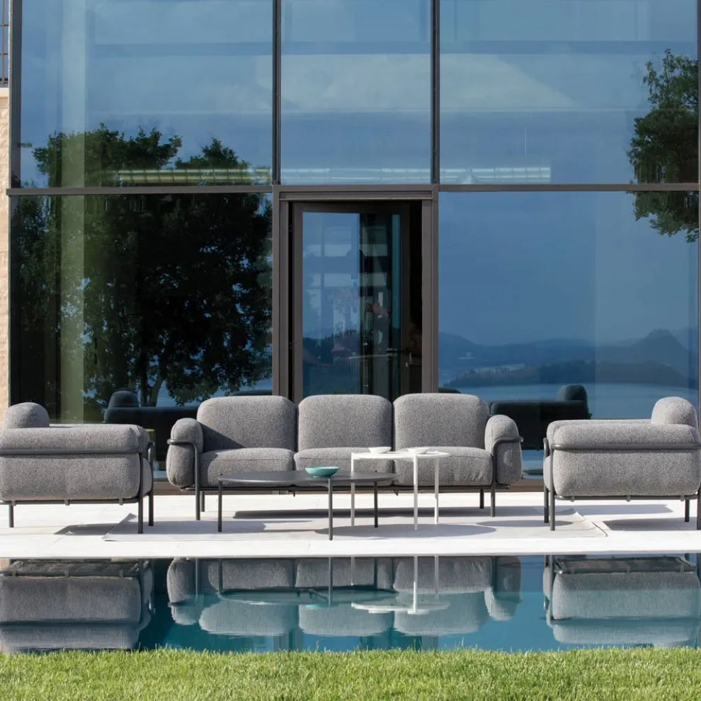 Wohnzimmer im Freien mit Sofa und 2 Sesseln aus Stoff Made in Italy - Suki