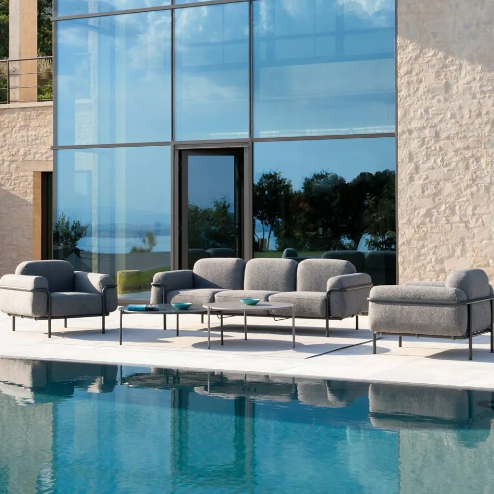 Wohnzimmer im Freien mit Sofa und 2 Sesseln aus Stoff Made in Italy - Suki