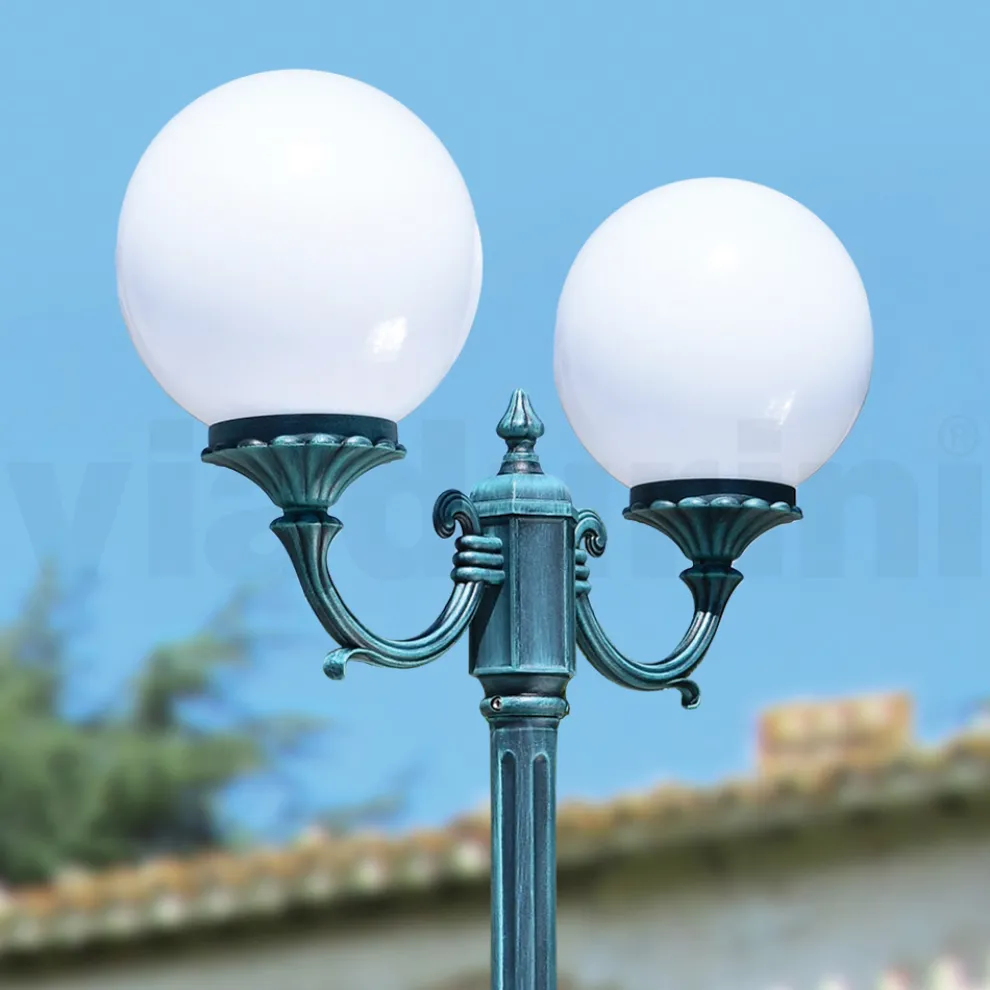 212 cm hohe Straßenlaterne aus schwarzem Acryl und Aluminium, hergestellt in Italien - Trovanero