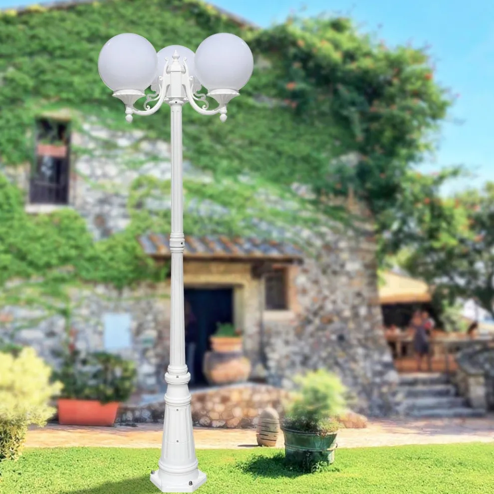 200 cm hohe Straßenlaterne aus weißem Acryl und Aluminium, hergestellt in Italien - Trovabianco