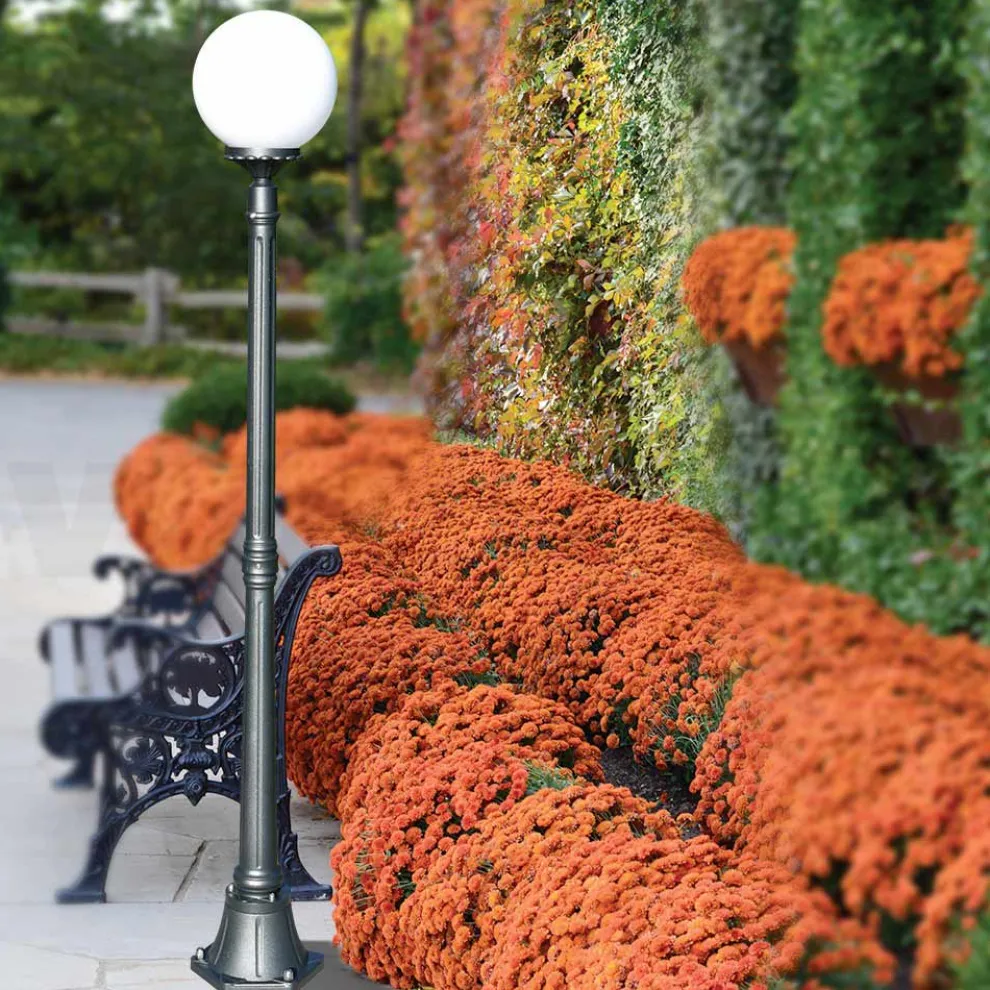 172 cm hohe Straßenlaterne aus Acryl und anthrazitfarbenem Aluminium. Hergestellt in Italien - Trovaantracite