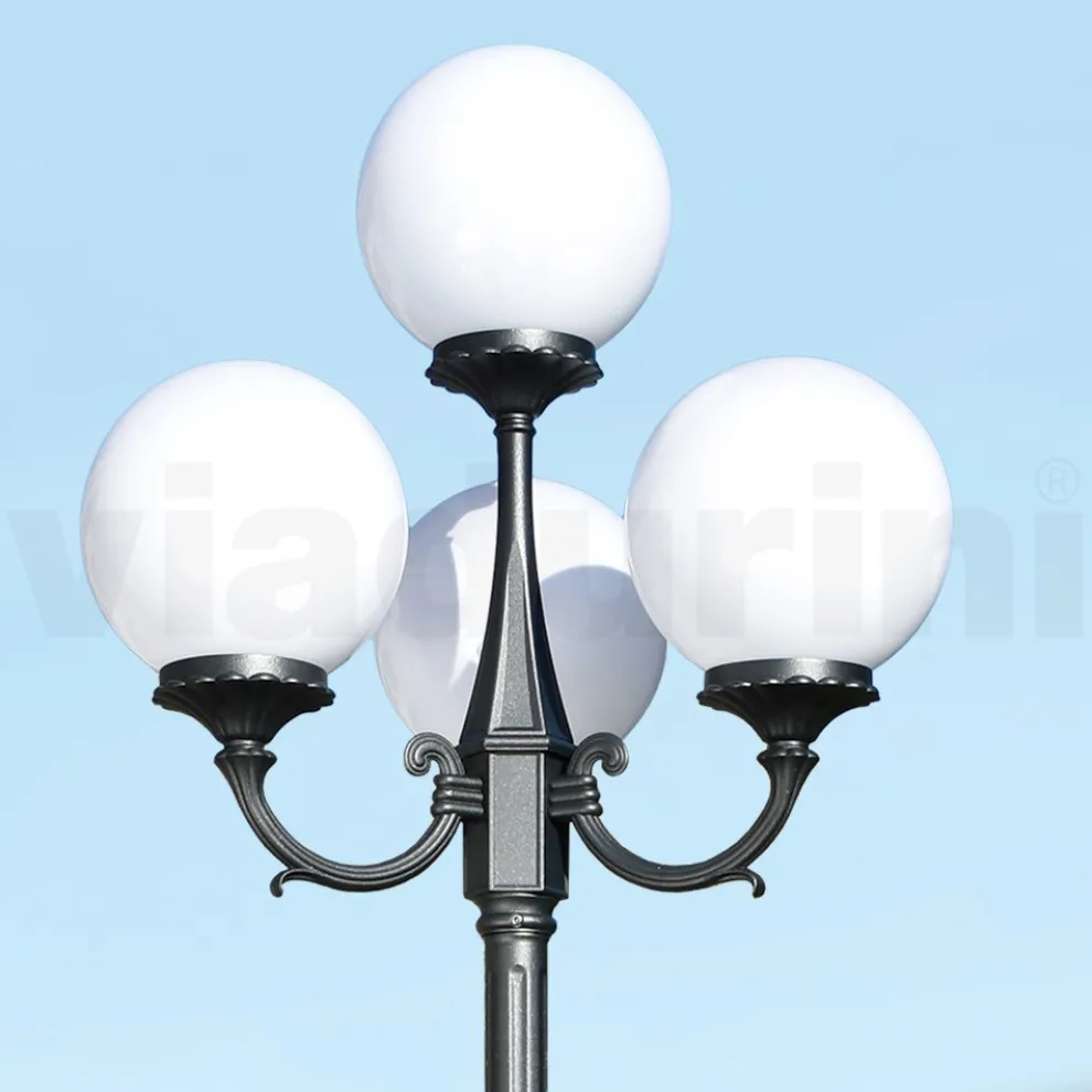 270 cm hohe Straßenlaterne aus Acryl und anthrazitfarbenem Aluminium. Hergestellt in Italien - Trovaantracite