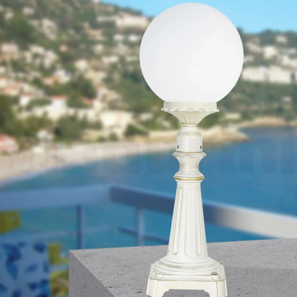 69 cm hohe Straßenlaterne aus weißem Acryl und Aluminium, hergestellt in Italien - Trovabianco