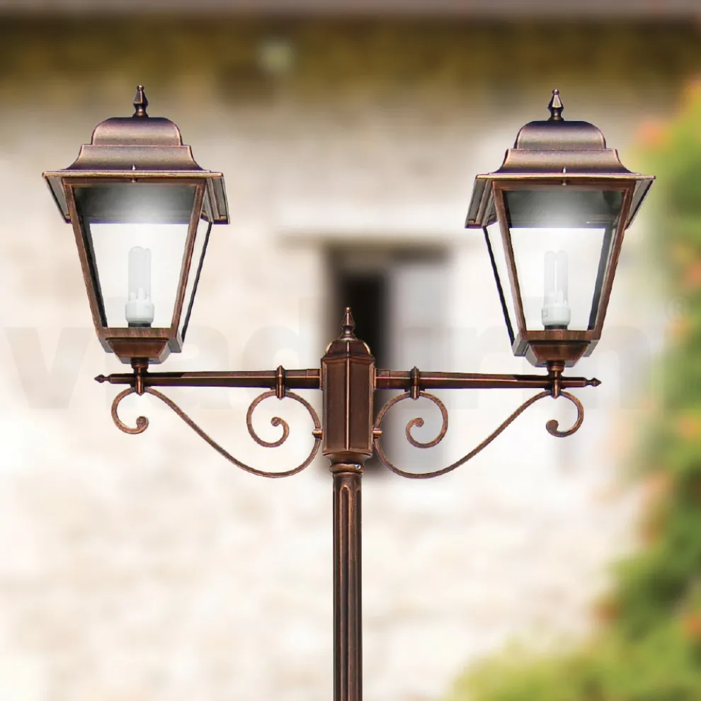 264 cm hohe Straßenlaterne für den Garten aus Glas und Aluminiumdruckguss - Alchemist